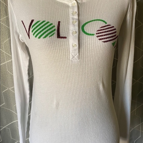 VOLCOM-NWOT-LIGHTWEIGHT THERMAL TOP… - Picture 2 of 7